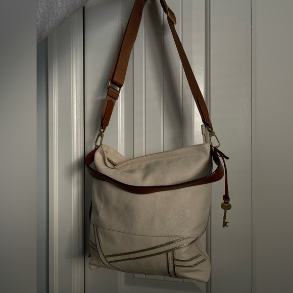 ❌SOLD❌.                Fossil Maya Hobo Vanilla Purse - Picture 2 of 13